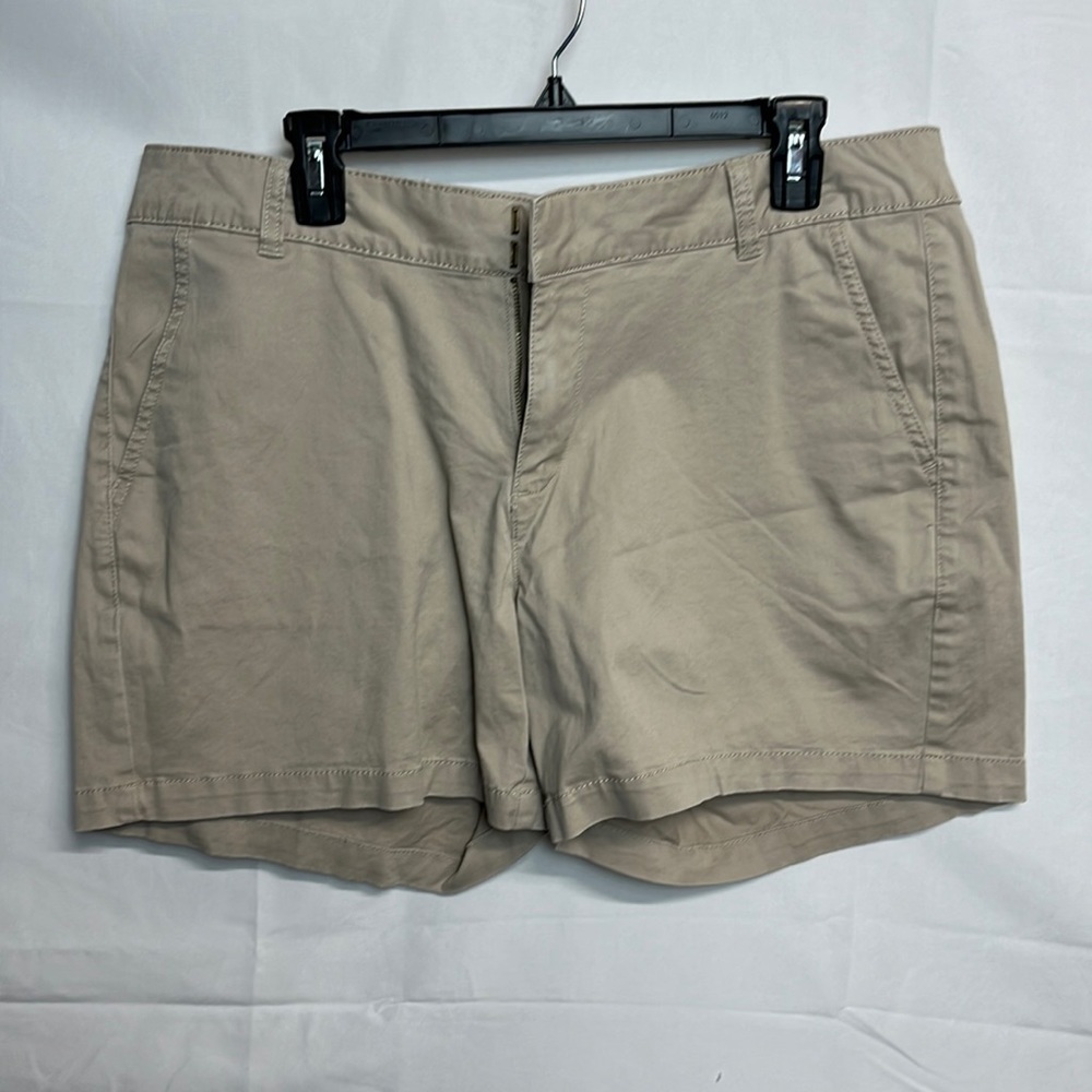 Sonoma mid rise khaki shorts. Size 16.